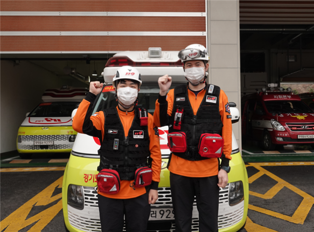 성남소방서 하대원119안전센터 방봉호 소방사(왼쪽), 박영신 소방교. 성남소방서 제공