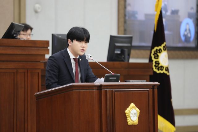 지난 12일 수원시의회 최정헌 의원이 제391회 임시회 제1차 본회의에서 5분 자유발언에 나섰다. 수원시의회 제공