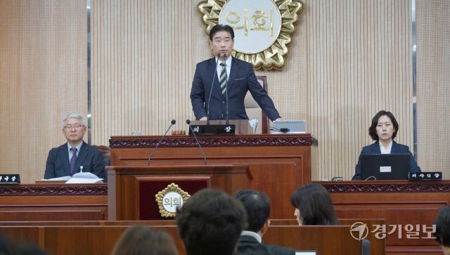 14일 시작된 제292회 고양시의회 임시회 제1차 본회의에서 김운남 의장이 개회사를 하고 있다. 신진욱기자