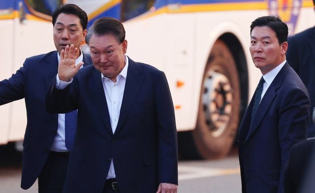 윤석열 대통령과 김성훈 경호처 차장. 연합뉴스