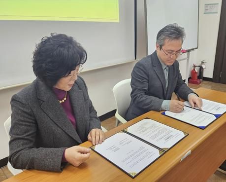 17일 경기여성비전센터에서 경기여성리더클럽과 제이엘(JL)한꿈예술단의 상호협동협약서 체결식이 열렸다. 제이엘(JL)한꿈예술단 제공