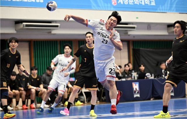 2024-2025 핸드볼 H리그 남자부에서 하남시청의 첫 챔피언전 진출과 개인 4번째 득점왕, 2번째 MVP를 향해 달려가고 있는 간판 골잡이 박광순.한국핸드볼연맹 제공