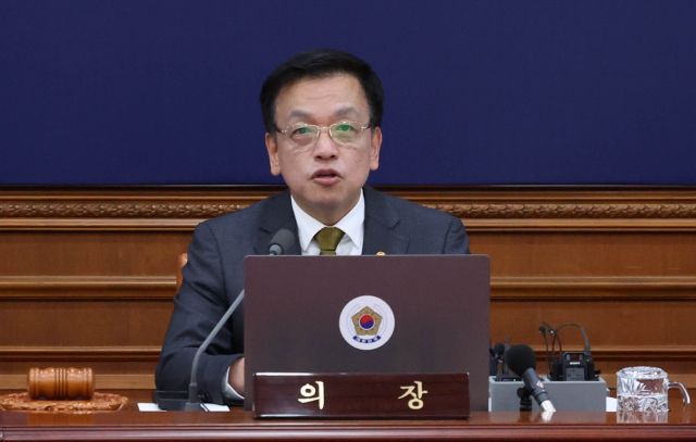 최상목 대통령 권한대행 부총리 겸 기획재정부 장관이 18일 정부서울청사에서 열린 국무회의에서 발언하고 있다. 연합뉴스