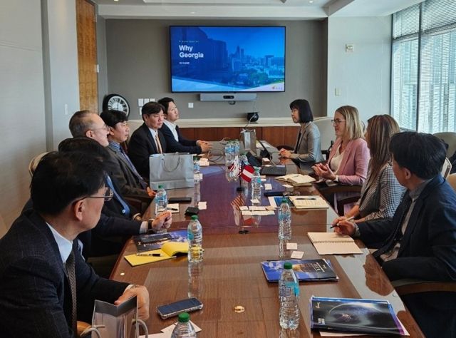 지난 10일부터 15일까지 미국 조지아주에 파견된 경기도의 미국 통상환경조사단이 미국 조지아주정부 관계자들과 면담을 진행하고 있다. 경기도 제공