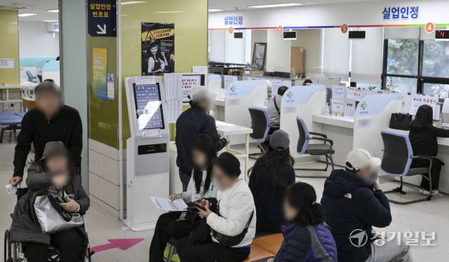 실업급여 올린 뒤, 비정규직 근로자 24만명 증가 [포토뉴스]