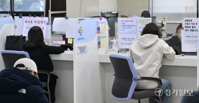 실업급여 올린 뒤, 비정규직 근로자 24만명 증가 [포토뉴스]