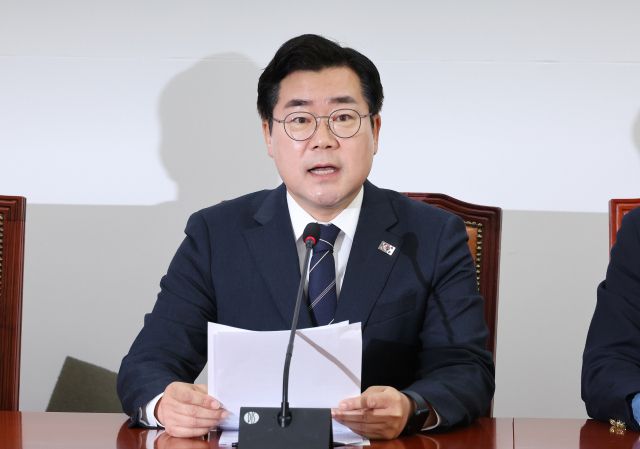 더불어민주당 박찬대 원내대표가 23일 국회에서 열린 기자간담회에서 발언하고 있다. 연합뉴스