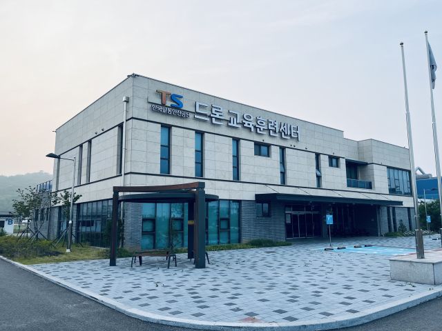 시흥시 배곧동에 위치한 한국교통안전공단 드론교육훈련센터 전경. 김형수기자