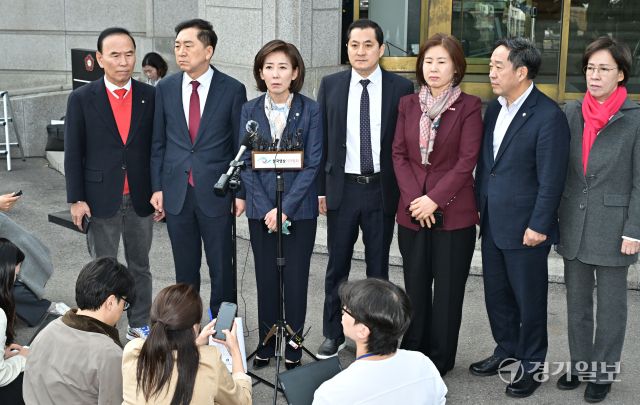 한덕수 국무총리 탄핵 기각, 헌법재판소 모습 [포토뉴스]