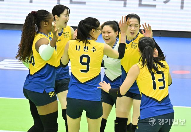 여자배구 플레이오프 정관장, 현대건설에 1차전 승리 [포토뉴스]