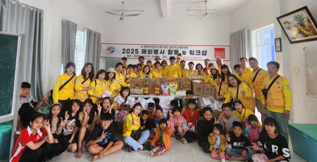 베트남 다낭으로 봉사활동을 간 대한적십자사봉사회 송탄협의회 회원들. 대한적십자사봉사회 송탄협의회 제공