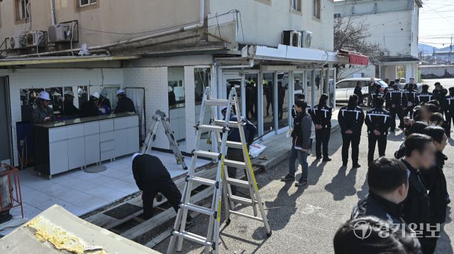 파주시, 성매매집결지 용주골 8차 행정대집행 시작 [포토뉴스]