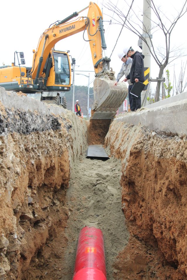 도시가스 배관 연결 공사 현장. 경기도 제공