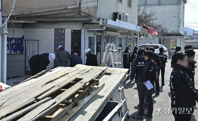 파주시, 성매매집결지 용주골 8차 행정대집행 시작 [포토뉴스]