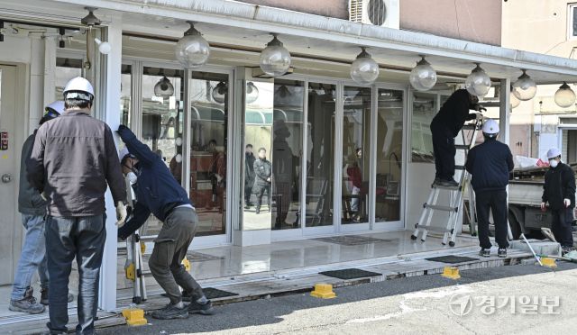 파주시, 성매매집결지 용주골 8차 행정대집행 시작 [포토뉴스]