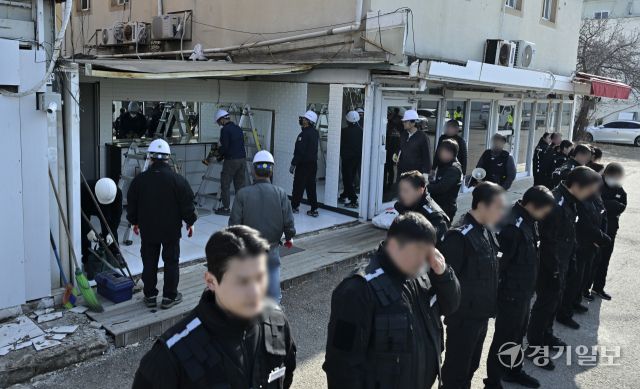 파주시, 성매매집결지 용주골 8차 행정대집행 시작 [포토뉴스]