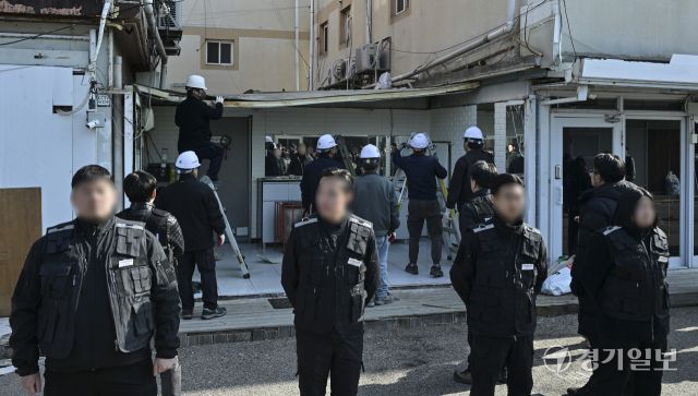 파주시, 성매매집결지 용주골 8차 행정대집행 시작 [포토뉴스]