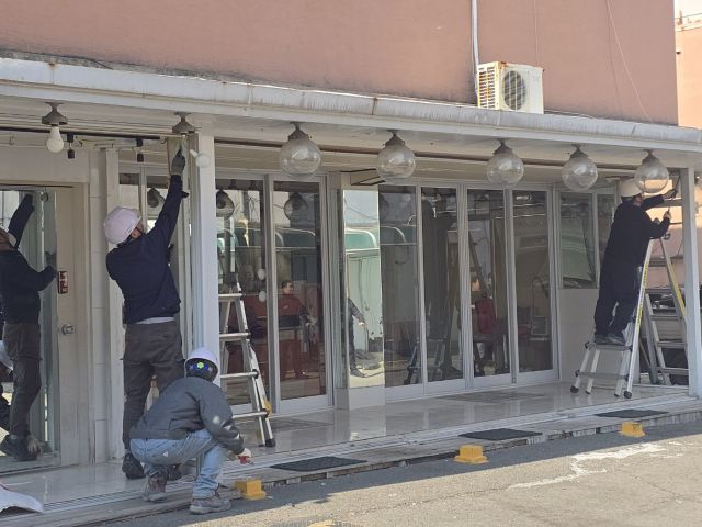 31일 오전 파주시 파주읍 연풍리 속칭 ‘용주골’ 성매매집결지에서 진행된 행정대집행에서 철거반원들이 건축물 해체작업을 하고 있다. 김요섭기자