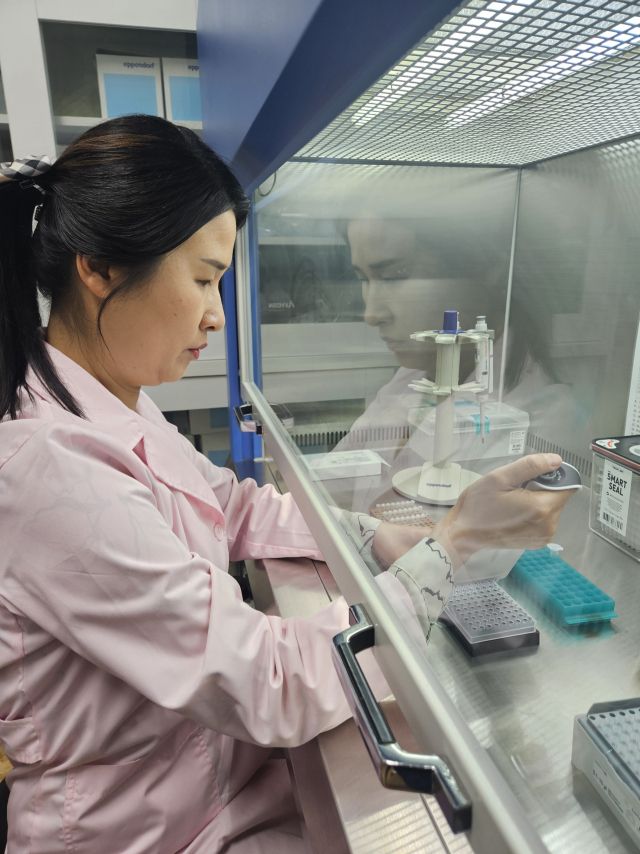 평택시가 농업인들에게 과학영농서비스를 제공해 화학비료와 농약사용을 줄이고 있다. 평택시 제공