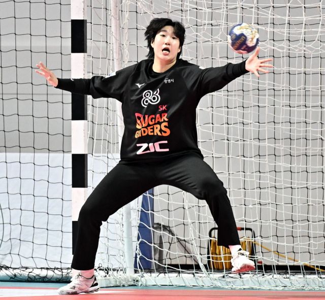 2024-2025 핸드볼 H리그 여자부서 개막 14연승을 기록 중인 광명 SK 슈가글라이더즈의 뒷문을 책임지고 있는 이적생 골키퍼 박조은.한국핸드볼연맹 제공