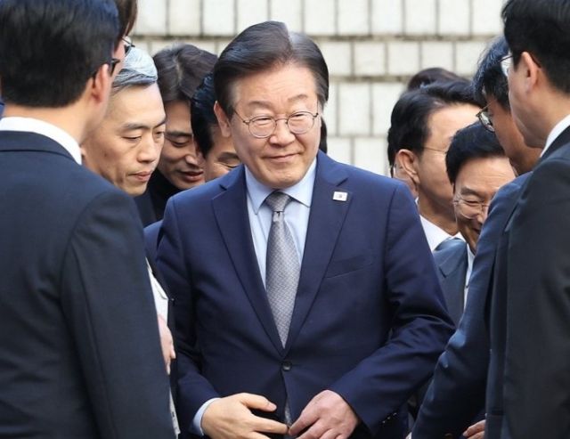 선고공판 출석하는 이재명 더불어민주당 대표. 연합뉴스