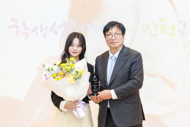 도성훈 인천시교육감이 인천시교육청 대회의실에서 최다음 배우를 인천시교육청 홍보대사로 위촉했다. 인천시교육청제공