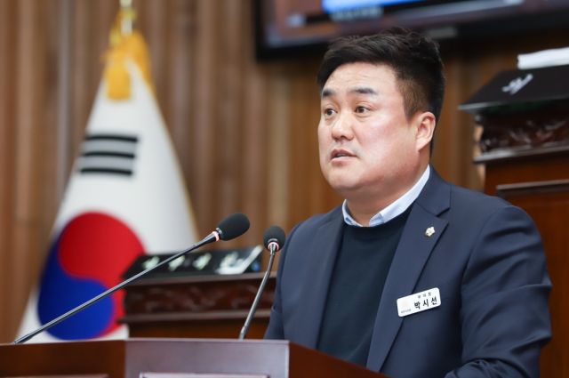 박시선 여주시의회 부의장, 자유발언 통해 중첩규제 해소 및 국방부 부지 매입 문제를 강조하고 있다. 여주시의회 제공