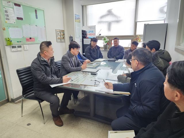 지난 4일 오후 김병민 용인시의원이 지역 주민 대표 등과 함께 502번 버스 노선 간담회를 진행하고 있다. 김병민 의원실 제공