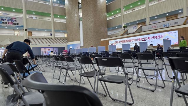 7일 인천시청 중앙홀에서 접수받고 있는 천원주택(매입임대주택)예비입주자 신청이 2일차 마감을 했다. 장민재 기자