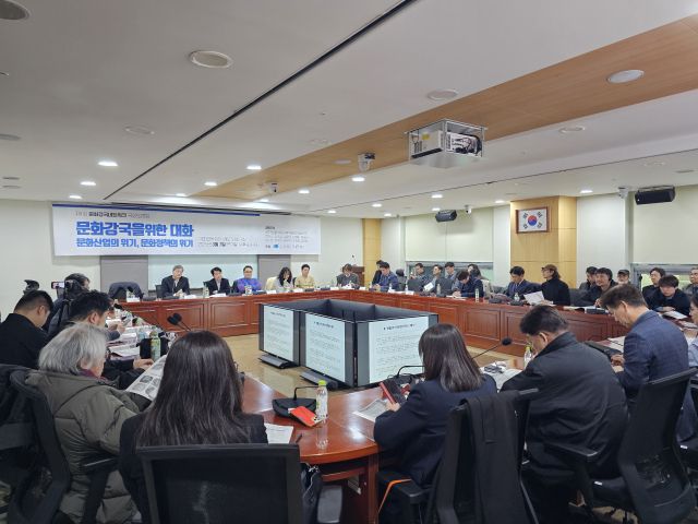 (준)문화강국네트워크 토론회 참석자들이 토론을 하고 있다. (준)문화강국네트워크 제