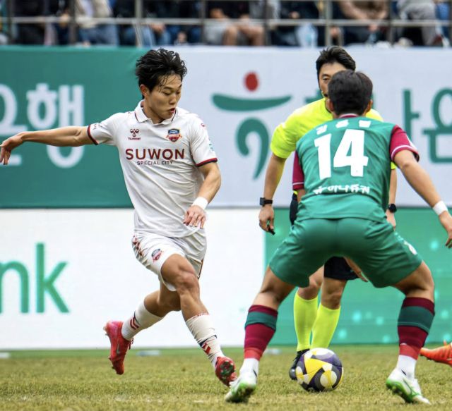 6경기째 무승 부진에 시달리고 있는 수원FC의 국내 선수들 득점 침묵이 팀의 공격력 고민으로 떠오르고 있다. 수원FC 제공