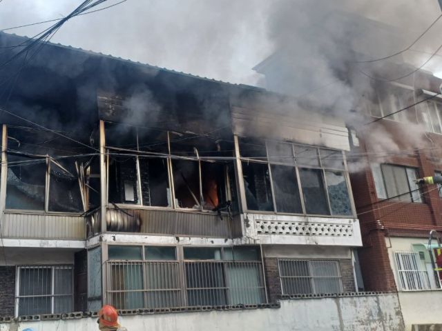 부천 소사구 심곡본동 주택 화재현장. 부천소방서 제공.