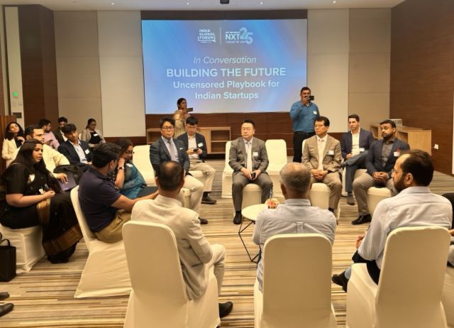 인천경제청 스마트시티 협력 사절단이 인도 뭄바이 등에서 열린 스마트시티 국제 행사에서 IFEZ 스마트시티 프로젝트를 소개하고 있다. 인천경제청 제공