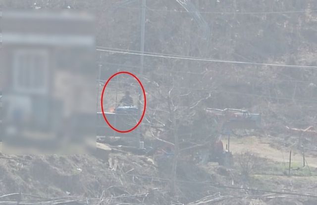 치악산 인근 A씨가 불을 지르는 모습. 연합뉴스