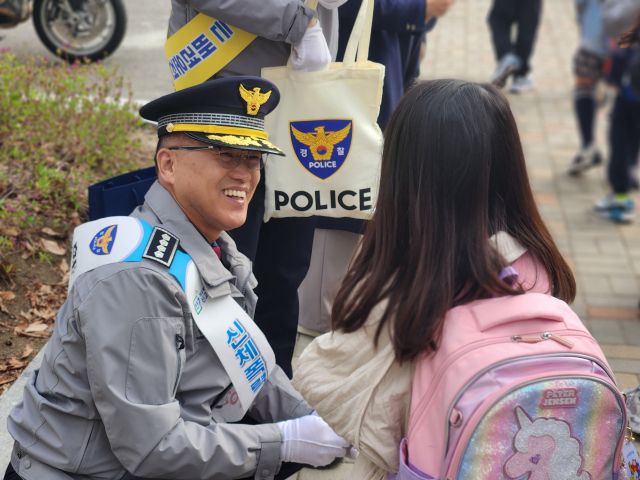 하남경찰서 청아초 등하굣길 합동캠페인 전개. 하남경찰서 제공