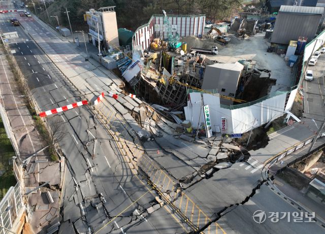 지난 11일 광명시 일직동 신안산선 제 5-2공구 공사 현장에서 발생한 붕괴 사고 현장.경기일보DB