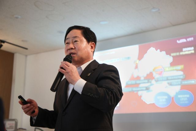 지난 11일 열린 슈퍼성장위원회에서 발표 중인 주광덕 남양주시장. 남양주시청 제공