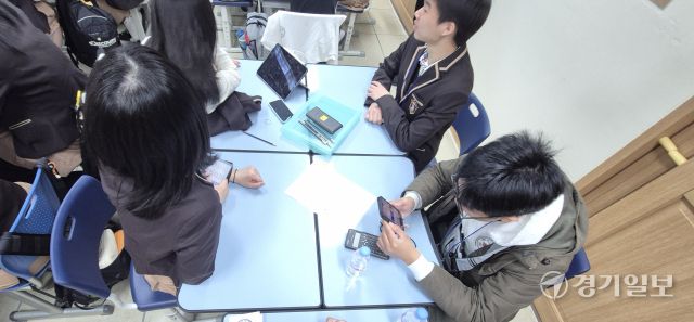 ‘사인-코사인 법칙 활용 실생활 문제 해결’ 수업이 진행되고 있는 교실. 박용규기자