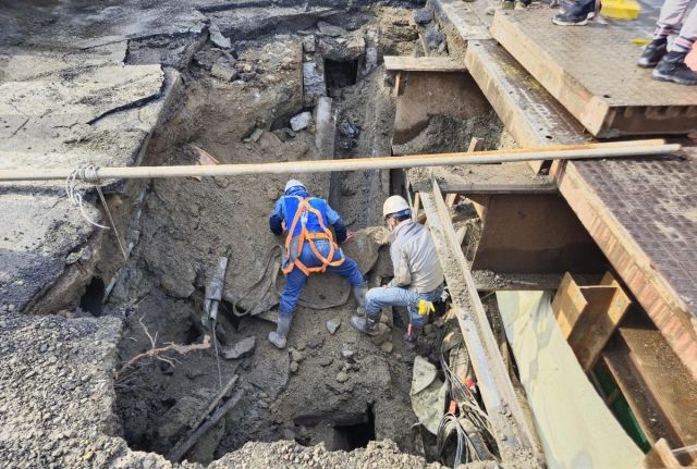 부산 도시철도 사상~하단선 공사 현장 주변에서 이틀째 싱크홀이 발생했다. 연합뉴스