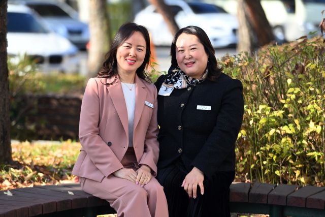하남시 소속 공무원 안선경(오른쪽), 안선진 자매. 하남시 제공