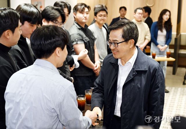 대선 출마선언한 김동연 경기도지사, 청년들과의 만남 [포토뉴스]