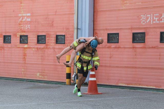경기도소방기술경연대회 최강소방관 종목에서 1위를 차지한 분당소방서 최승환 소방사. 분당소방서 제공