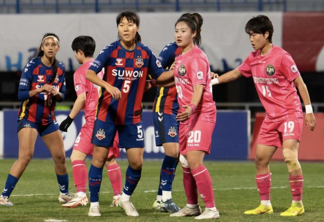 2025시즌 초반 리그 두 번째 많은 실점으로 하위권에 머물고 있는 수원FC 위민의 수비라인 재정비가 절실하다.수원FC 위민 제공