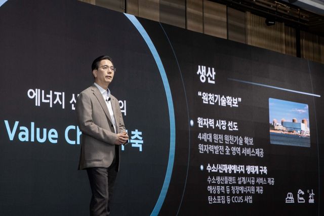 이한우 현대건설 대표가 지난달 28일 서울 여의도에서 열린 ‘2025 현대건설 CEO 인베스터 데이’에서 에너지 중심의 미래 성장 전략 ‘H-로드’를 발표하고 있다. 현대건설