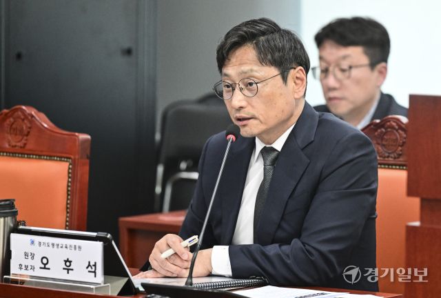 15일 오후 여성가족평생교육위원회 회의실에서 열린 ‘경기도평생교육원장 후보자 인사청문회’에서 오후석 경기도평생교육원장 후보자가 질문에 답변하고 있다. 홍기웅기자
