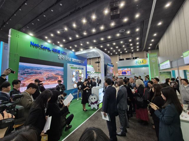 경기주택도시공사(GH)와 양주시는 15일부터 16일까지 고양 킨텍스에서 열리는 ‘2025 경기도 기후테크 전시회’(세계 지방정부 기후총회 공동개최)에 참가, 경기북부 최초 넷제로(Net-Zero) 실천 산업단지로 양주은남 일반산업단지를 선보인다. 사진은 전시회장 모습. GH 제공