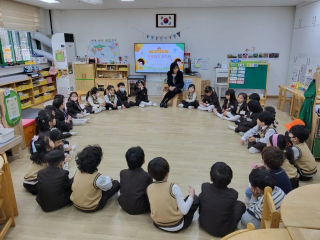 이천 아미초병설유치원이 경기형 한울타리유치원 운영 통해 따뜻한 공동체 교육을 실현하고 있다. 이천교육지원청 제공