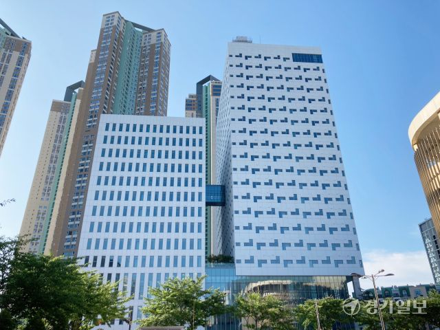 고양특례시가 시민예식장 조성을 추진했던 백석업무빌딩 전경. 신진욱기자