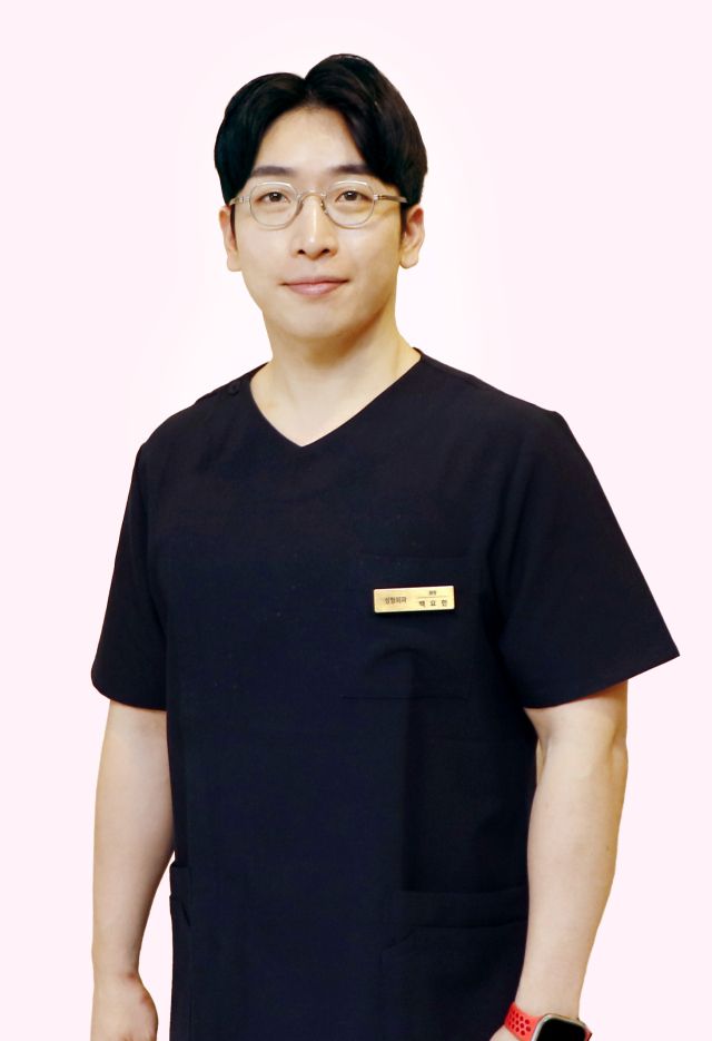 지난 4월15일 JK위드미 성형외과에 부임한 백요한 원장. JK위드미 제공
