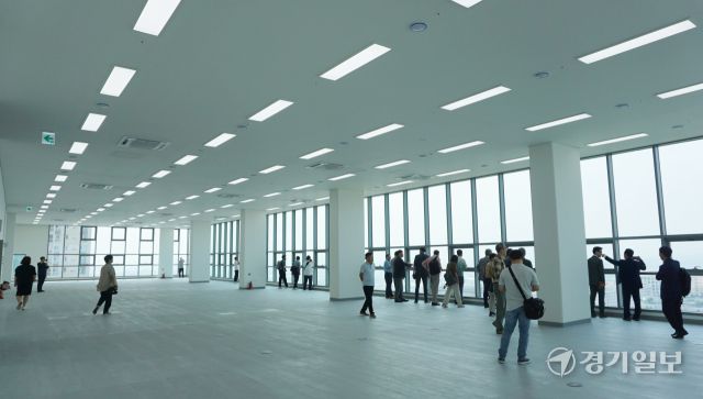 고양특례시가 시민예식장 조성을 추진한 백석업무빌딩 20층 내부 모습. 신진욱기자